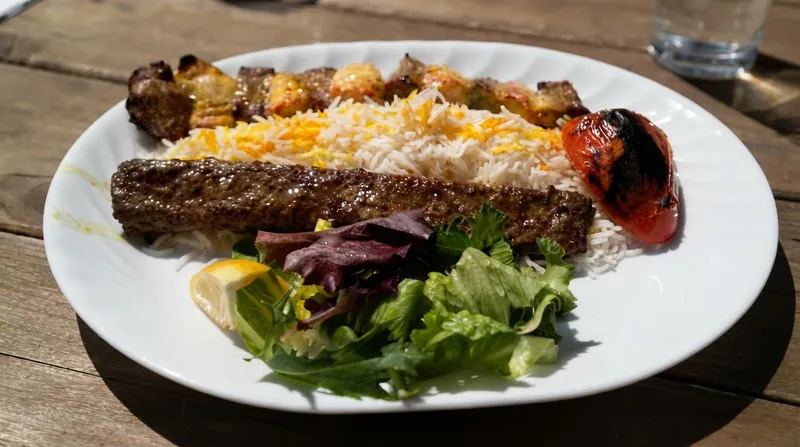 استراحت دادن به ته‌چین پس از خروج از فر، کلید اصلی برای داشتن برشی تمیز و بدون فروپاشی است.