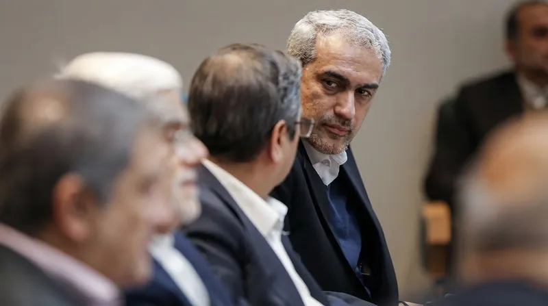 مراسم معارفه سرپرست جدید وزارت نفت با حضور معاون اول رئیس‌جمهوری برگزار شد.