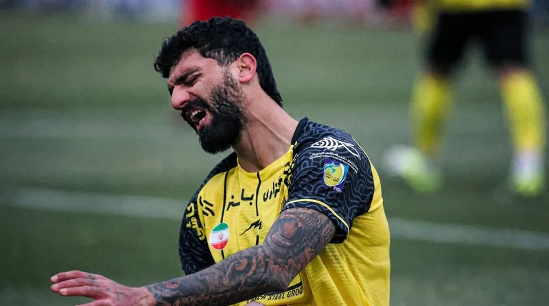 اعتماد کادر فنی پرسپولیس به بازیکنان آکادمی، فرصت تاریخی را برای پویا اسمی فراهم کرد.
