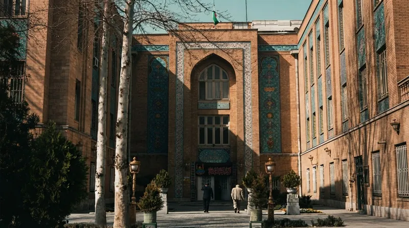 دستگاه دیپلماسی ایران تلاش می‌کند از گسترش دامنه جنگ در خاورمیانه جلوگیری کند.