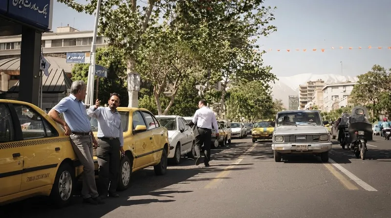 بانک مرکزی ایران در تلاش است تا میان مهار تورم و حفظ ثبات شبکه بانکی تعادل ایجاد کند.