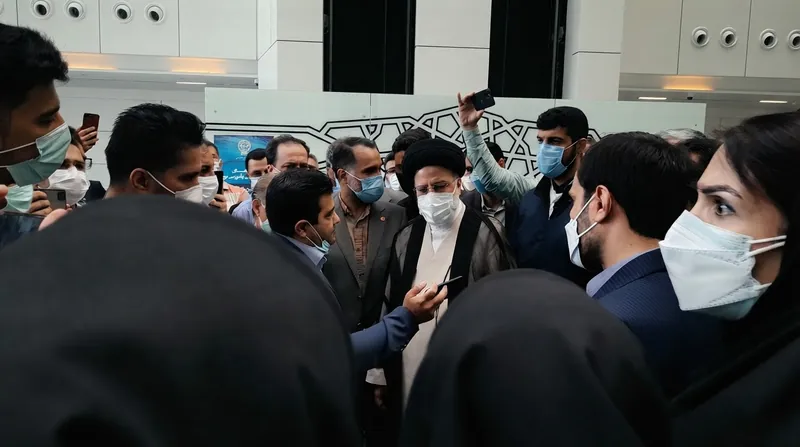 سرمایه‌گذاران می‌توانند حجم مبنای هر نماد را به صورت لحظه‌ای در سایت مدیریت فناوری بورس تهران مشاهده کنند.
