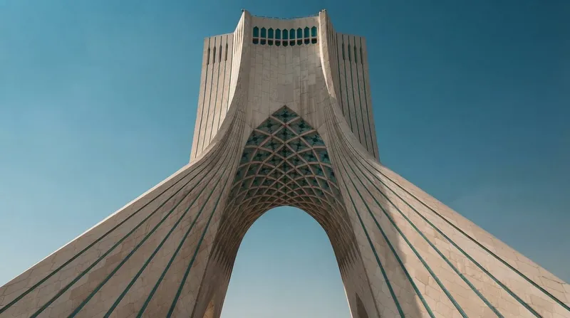 نمای بیرونی مجموعه ورزشی آزادی تهران در روز