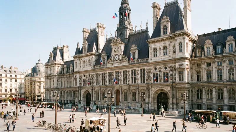مجمع شهروندان پاریس (Assemblée Citoyenne de Paris) دارای مأموریتی دائمی برای ارائه لوایح به شورای شهر است.