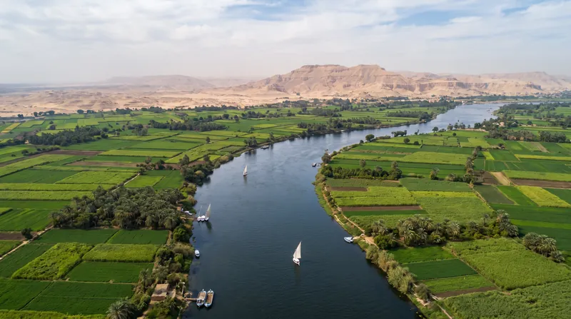 مصر برای تامین حدود ۹۷ درصد از نیازهای آب شیرین خود به رود نیل وابسته است که هم از کشاورزی و هم از جمعیت ۱۱۴ میلیون نفری این کشور پشتیبانی می‌کند.