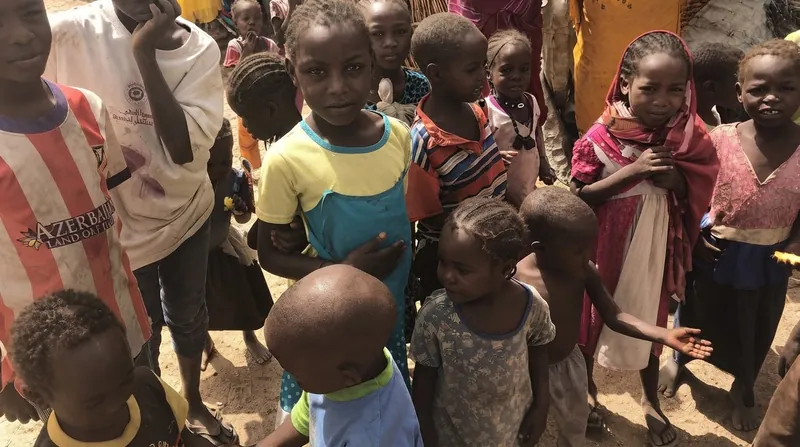 مناقشه سودان به آوارگی میلیون‌ها نفر انجامیده و بیشترین شدت خشونت‌ها در منطقه دارفور گزارش شده است.