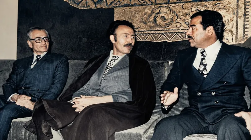 صدام حسین و محمدرضا پهلوی در حاشیه نشست سران اوپک در الجزایر درباره تعیین حدود مرزی به توافق رسیدند.