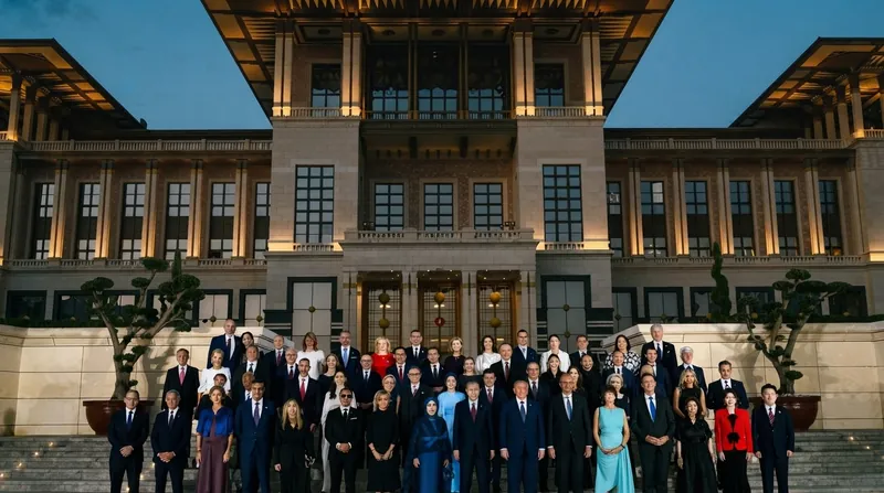 مارک کارنی، نخست‌وزیر کانادا، و رجب طیب اردوغان، رئیس‌جمهور ترکیه، شراکت راهبردی دوجانبه را در آنکارا اعلام کردند.