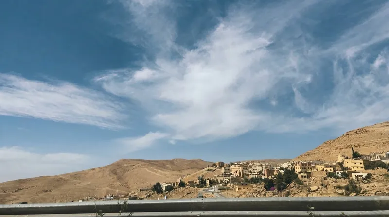 نیروهای امنیتی اردن محوطه اطراف کلیسا را مسدود و عملیات تعقیب گسترده‌ای را در استان کرک آغاز کردند.
