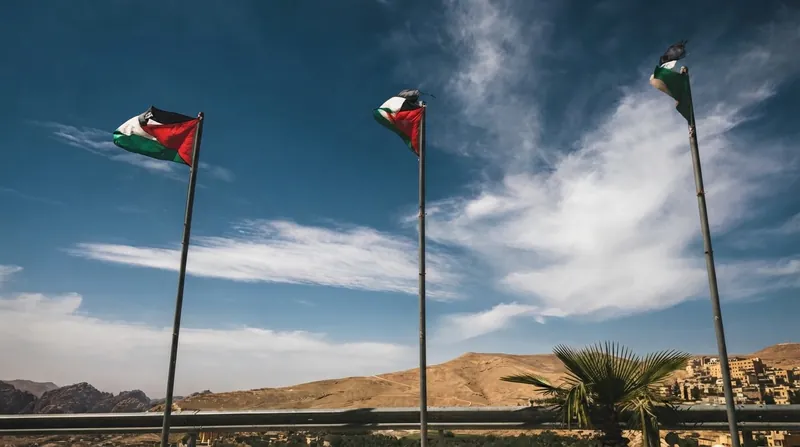 صدها اردنی روز یکشنبه برای تشییع مشترک هشت تن از قربانیان این حادثه گرد هم آمدند.